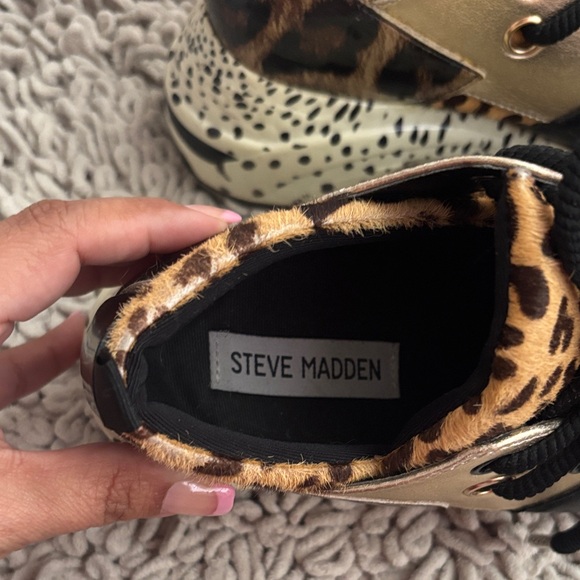 Steve Madden Leopard and Black Women's Sneakers - Picture 4 of 6